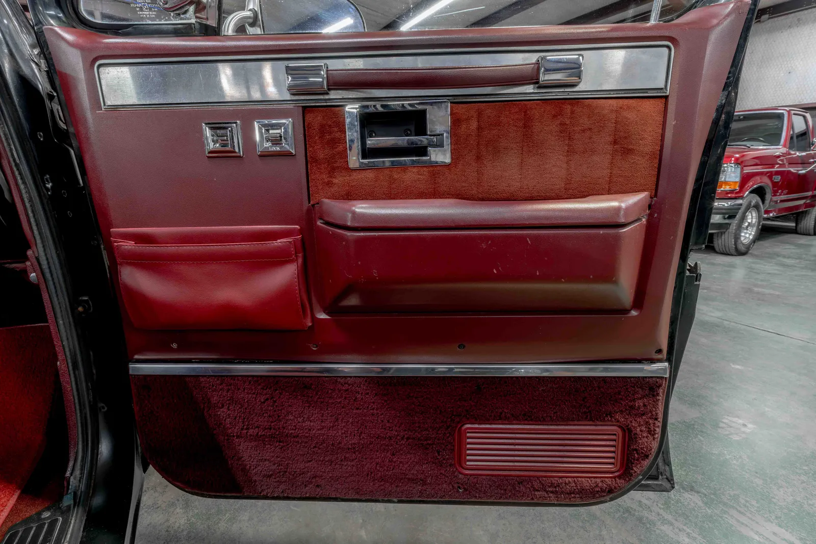 1987-Chevrolet-C10-Black-168878-47.jpg